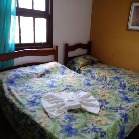 Hotel Madrid Mendes Bagian luar foto