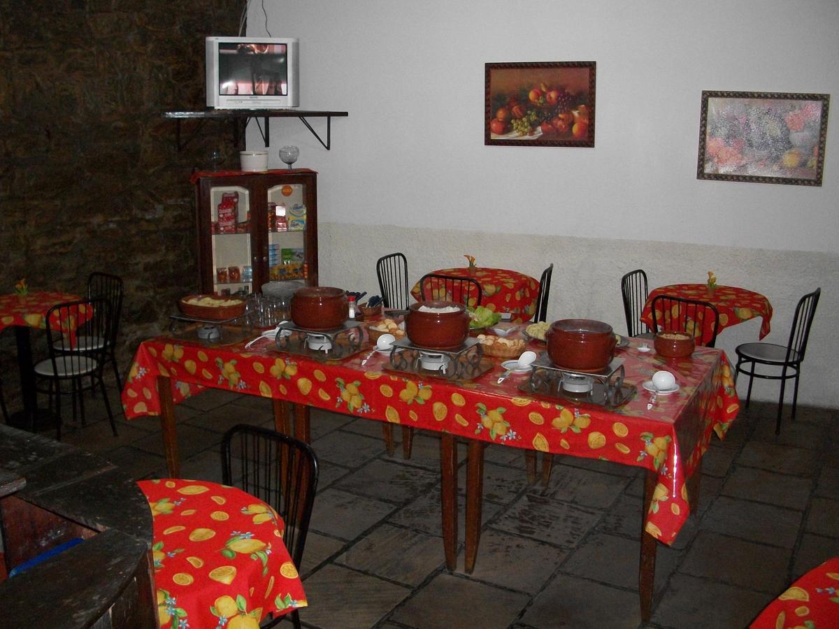 Hotel Madrid Mendes Bagian luar foto