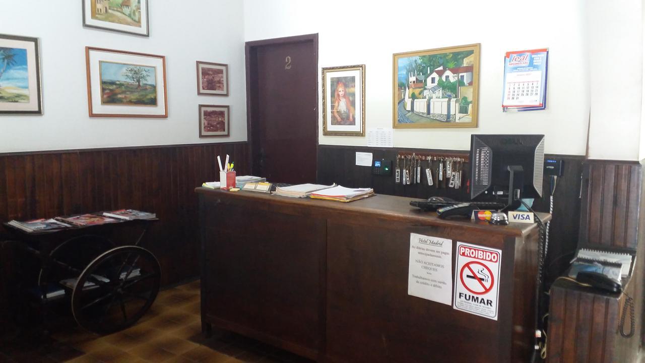 Hotel Madrid Mendes Bagian luar foto