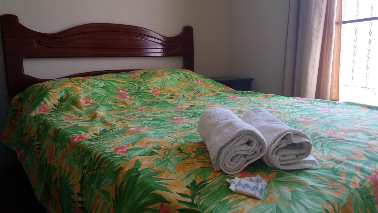 Hotel Madrid Mendes Bagian luar foto