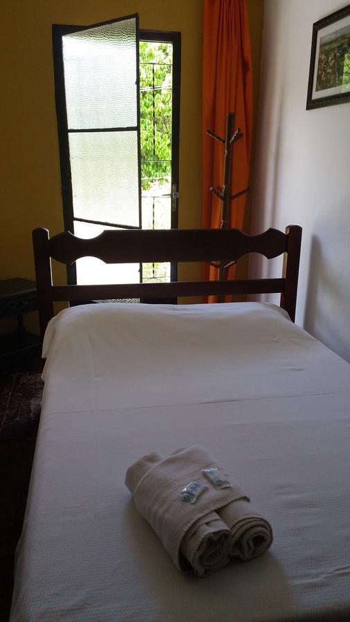 Hotel Madrid Mendes Bagian luar foto