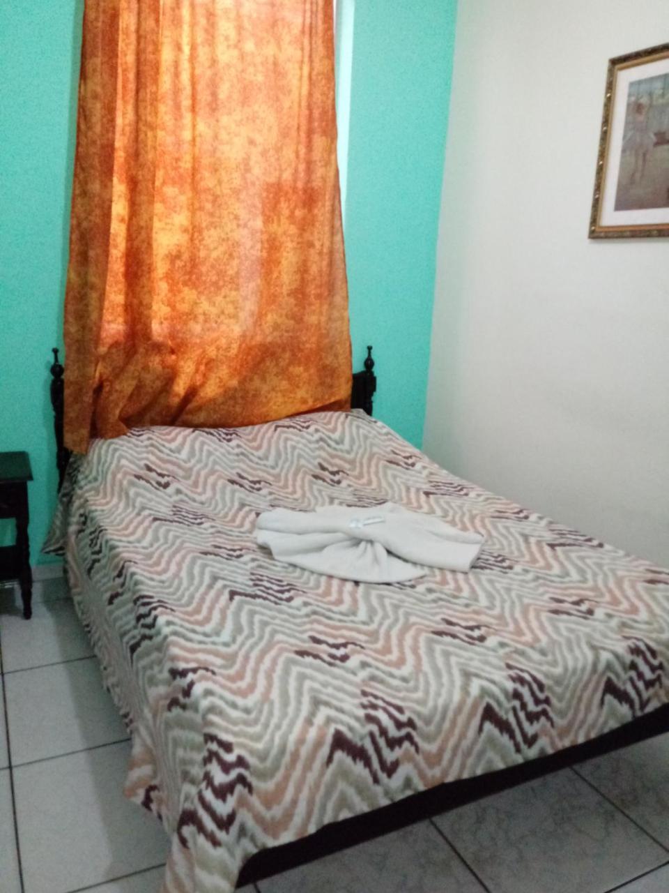 Hotel Madrid Mendes Bagian luar foto
